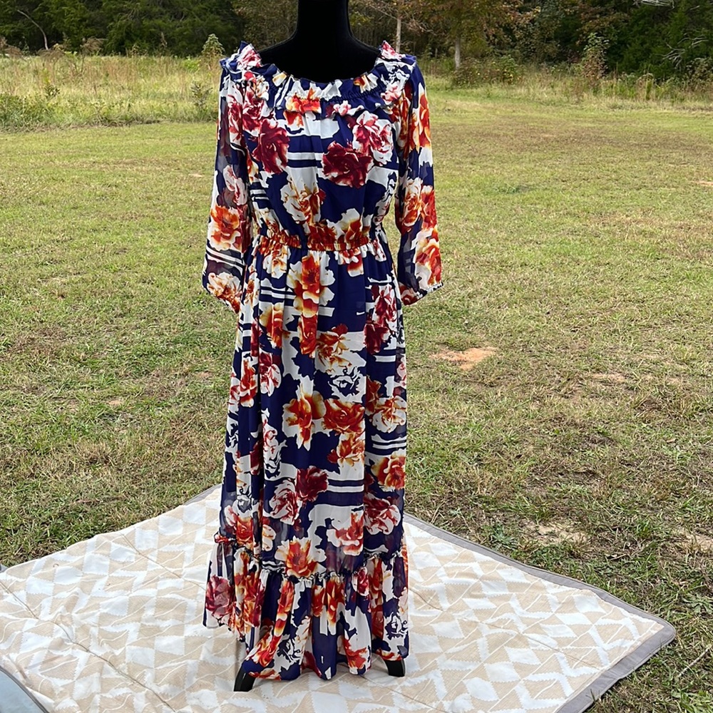 NWT Robert Louis floral maxi off the shoulder dress. Size medium.